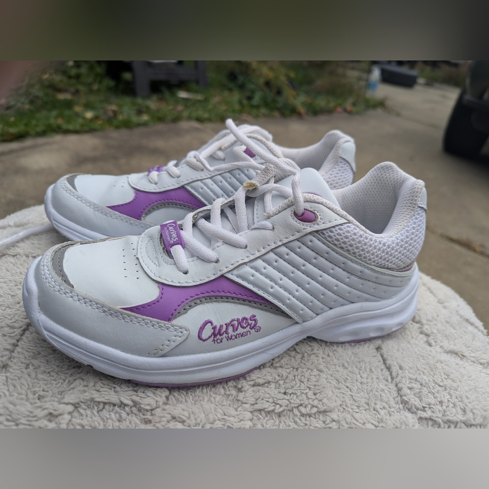 Women's Curves Athletic Sneakers Size 6
